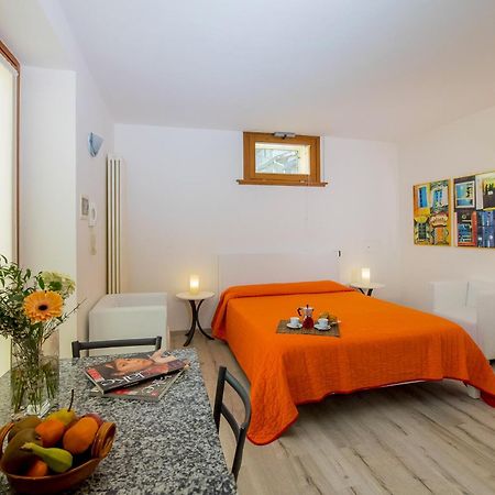 Il Borgo Monolocali Apartment Беладжо Екстериор снимка