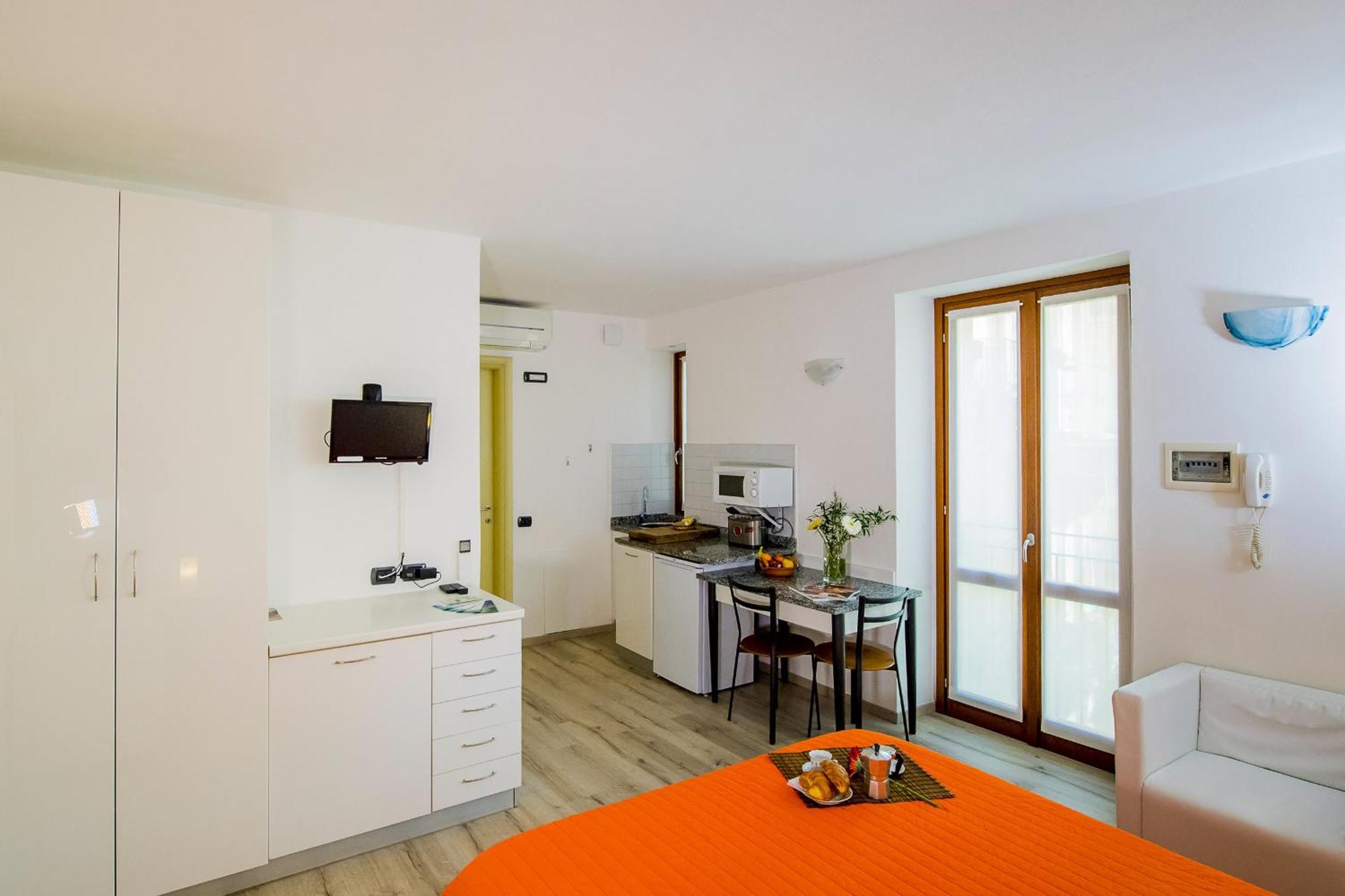 Il Borgo Monolocali Apartment Беладжо Екстериор снимка